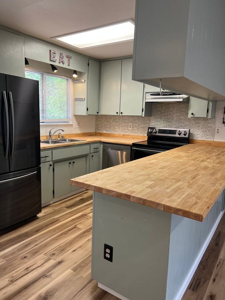 16703 Silver Dr S - Photo 4 of 18