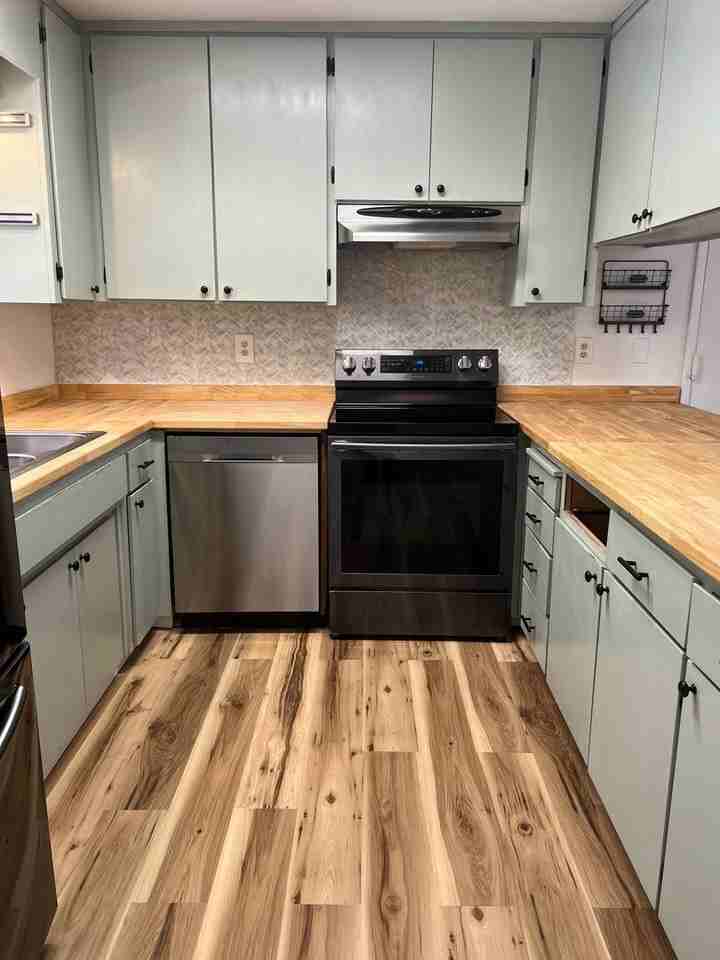 16703 Silver Dr S - Photo 5 of 18