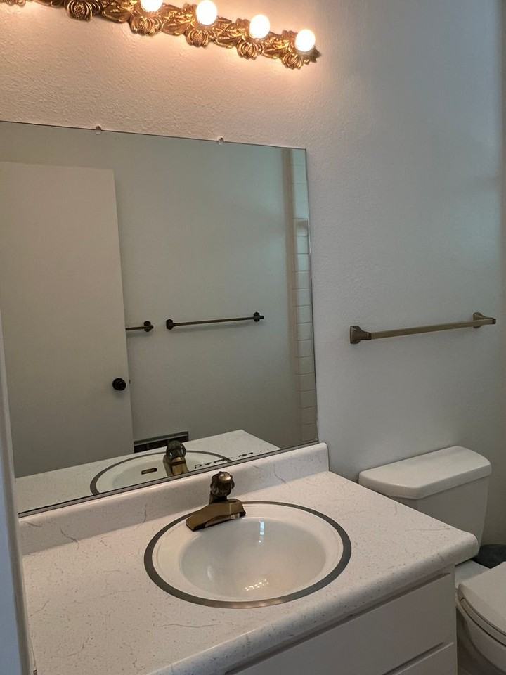 16703 Silver Dr S - Photo 7 of 18