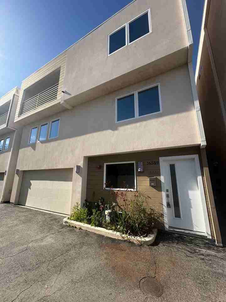 16561 Vine Ter #16561 - Photo 2 of 32