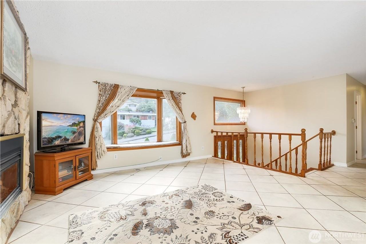 15638 Se 24th St - Photo 2 of 28