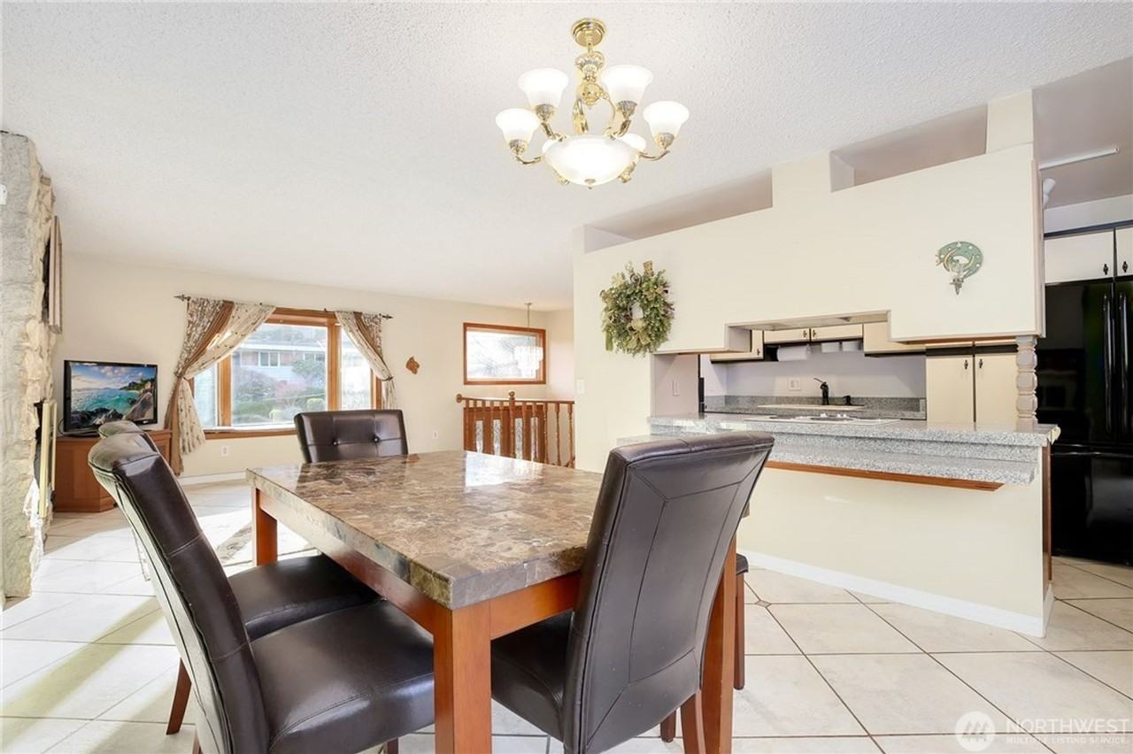 15638 Se 24th St - Photo 3 of 28