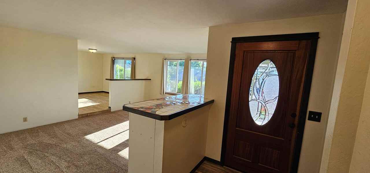 807 Ne Oregon Ave - Photo 6 of 43