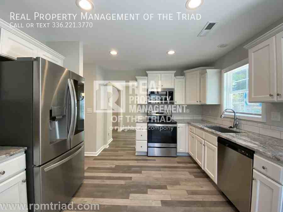 404 E 16th St - Photo 2 of 24