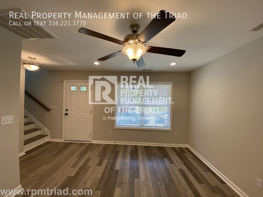 404 E 16th St - Photo 3 of 24