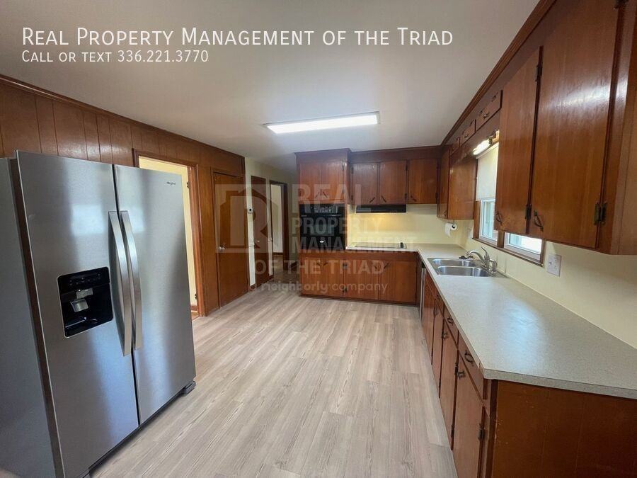 515 Hartman St - Photo 3 of 17