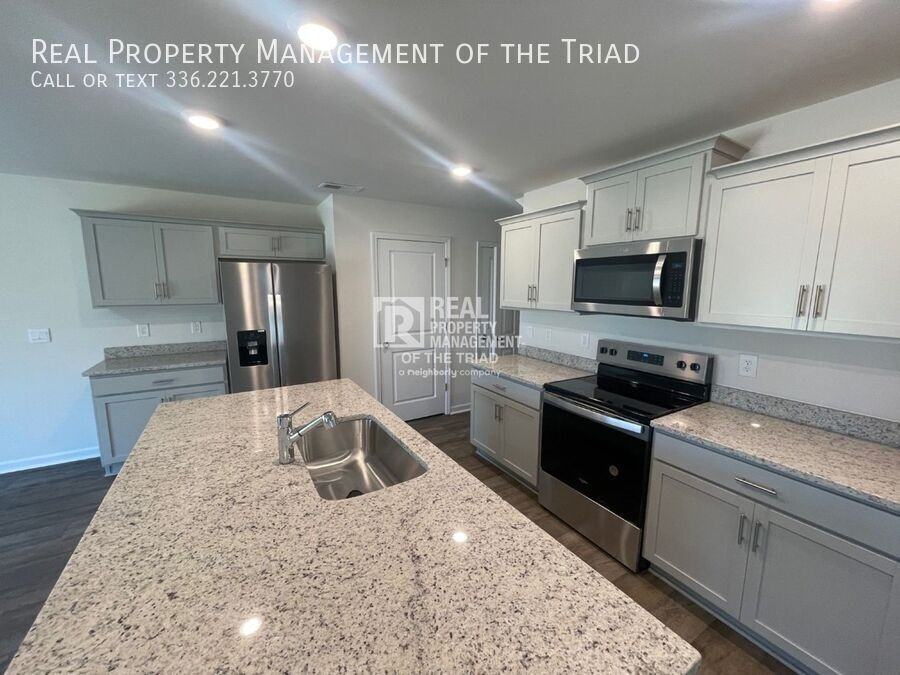 2547 Lily Dr - Photo 3 of 18