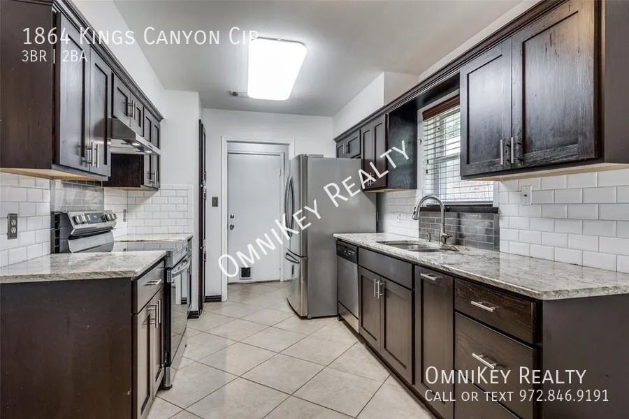 1864 Kings Canyon Cir - Photo 2 of 13