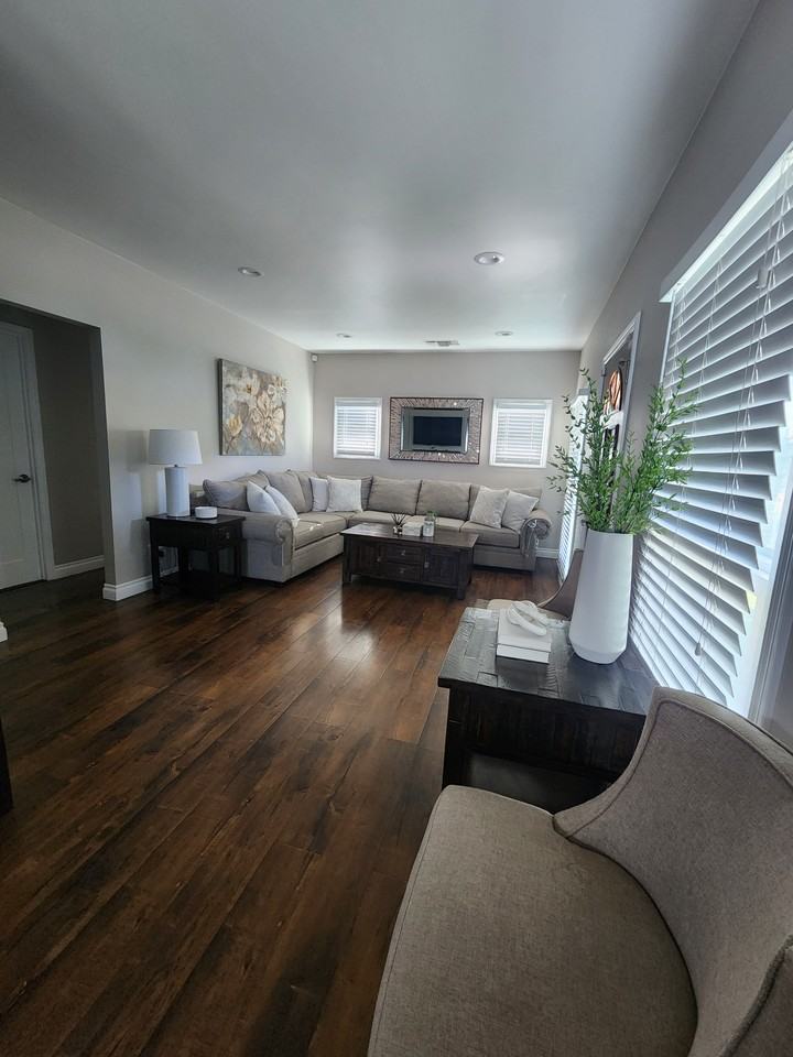 406 E Buckthorn St #NA - Photo 2 of 22