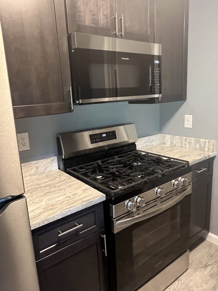 63 Sussex Pl #63 - Photo 5 of 17