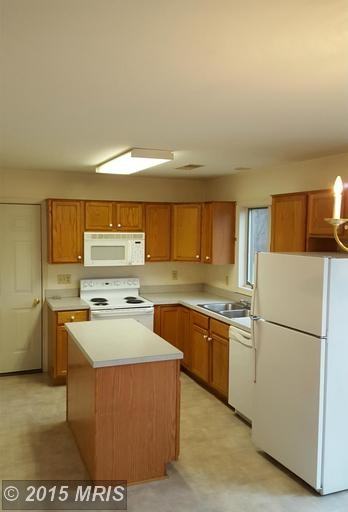1525 Paulmark Ave - Photo 3 of 7