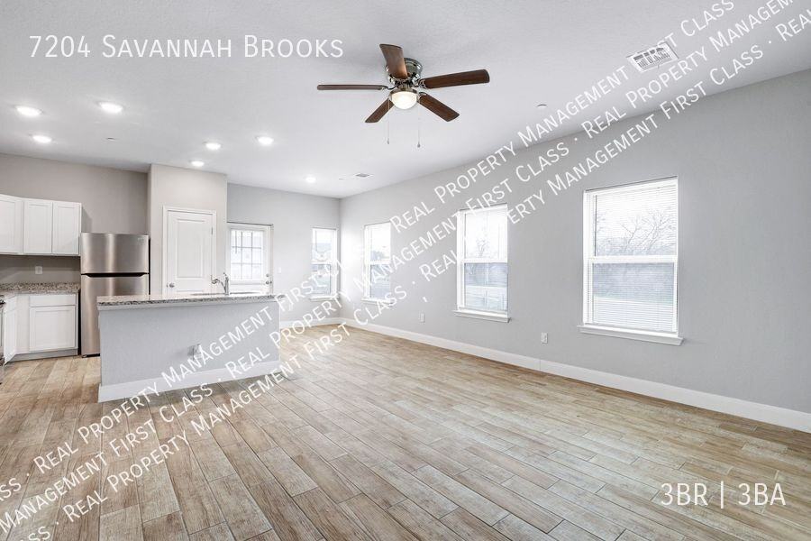 7204 Savannah Brks - Photo 3 of 27