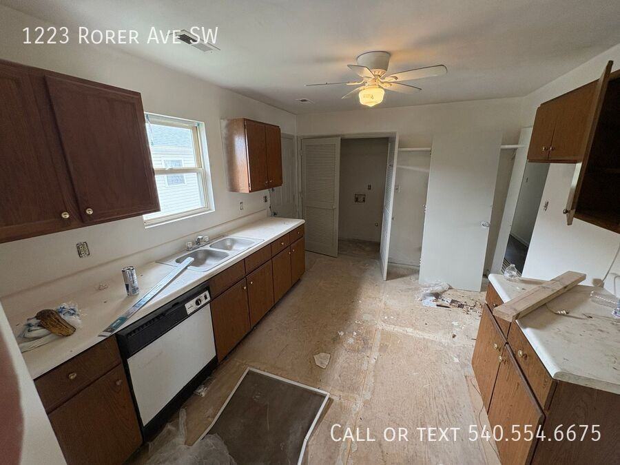 1223 Rorer Ave Sw - Photo 2 of 9