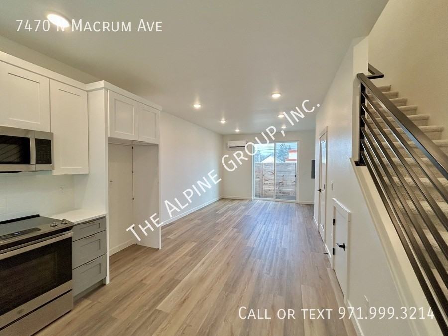 7470 N Macrum Ave - Photo 3 of 44