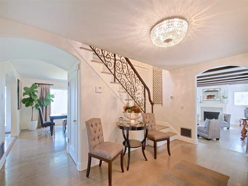 1690 Linda Vista Pl - Photo 2 of 25