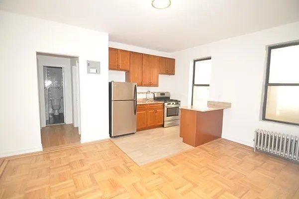 4310 44th St - Photo 3 of 9