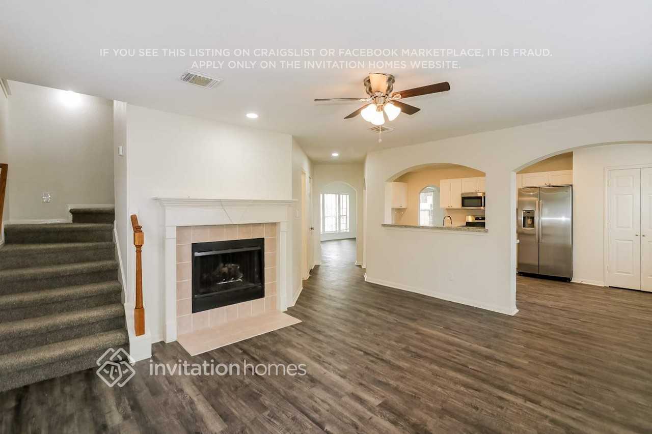 23043 North Waterlilly Drive - Photo 4 of 17