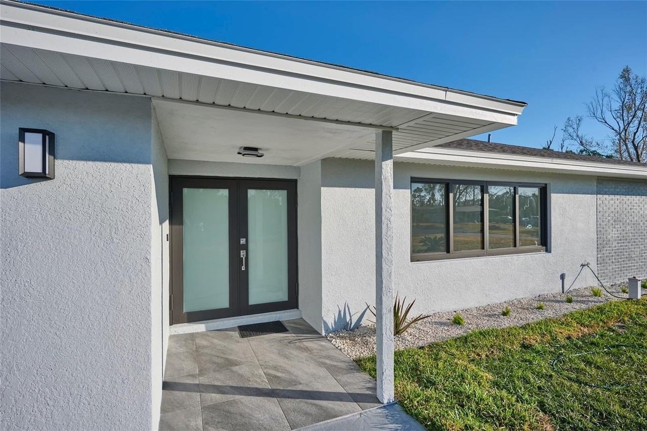 2310 Laguna Dr - Photo 3 of 28