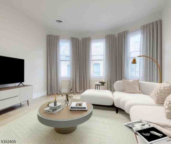 1044 Sanford Ave - Photo 3 of 18