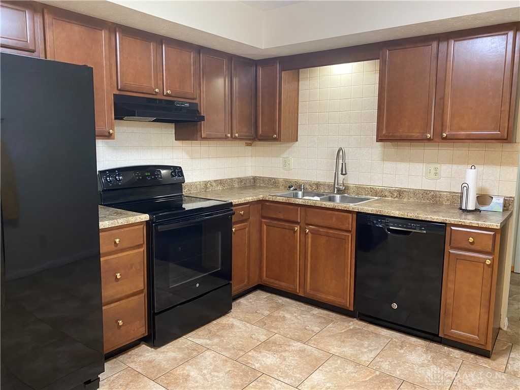 2740 Delavan Dr - Photo 6 of 16