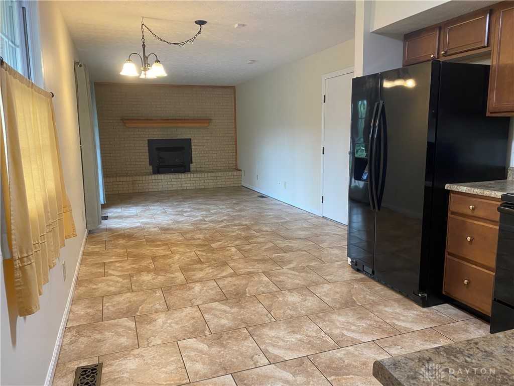 2740 Delavan Dr - Photo 7 of 16