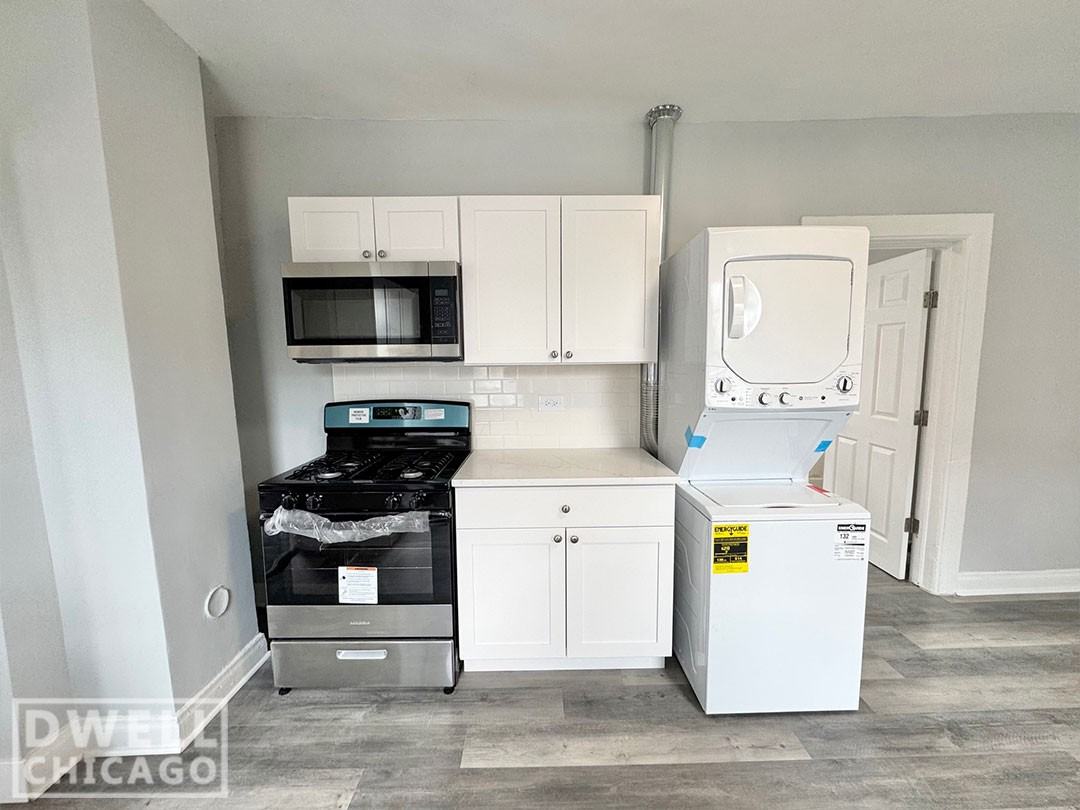 1546 W Walton St #2R - Photo 2 of 19