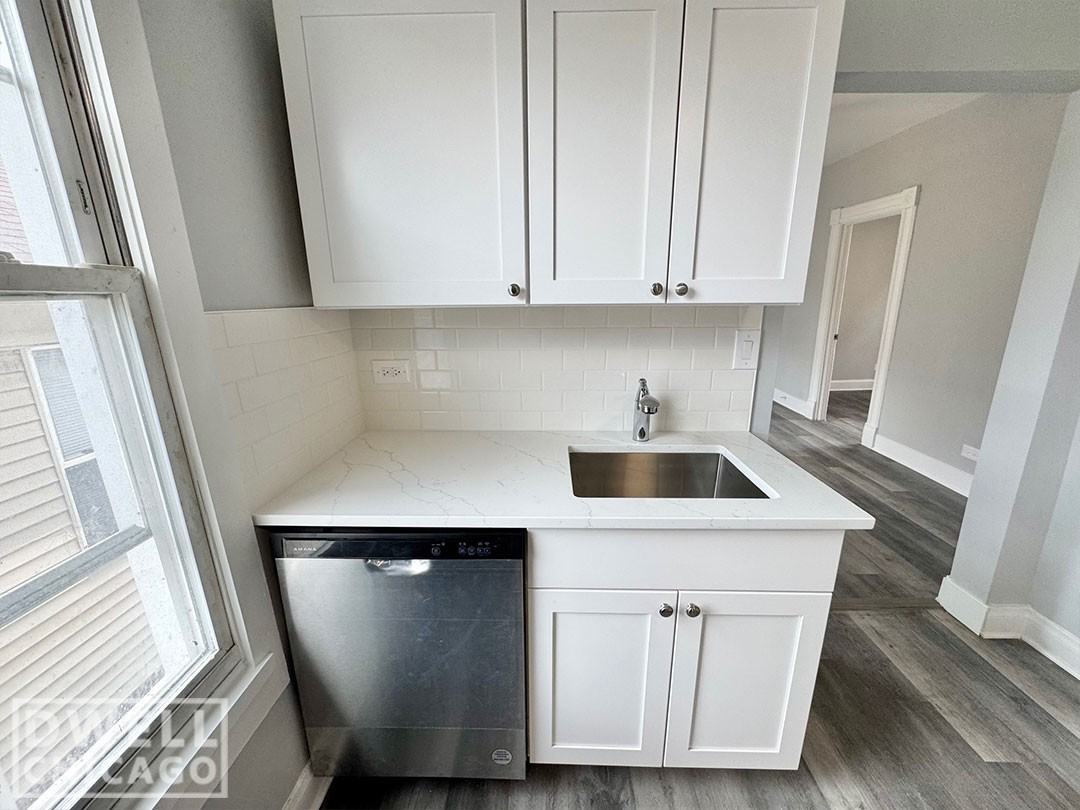 1546 W Walton St #2R - Photo 4 of 19