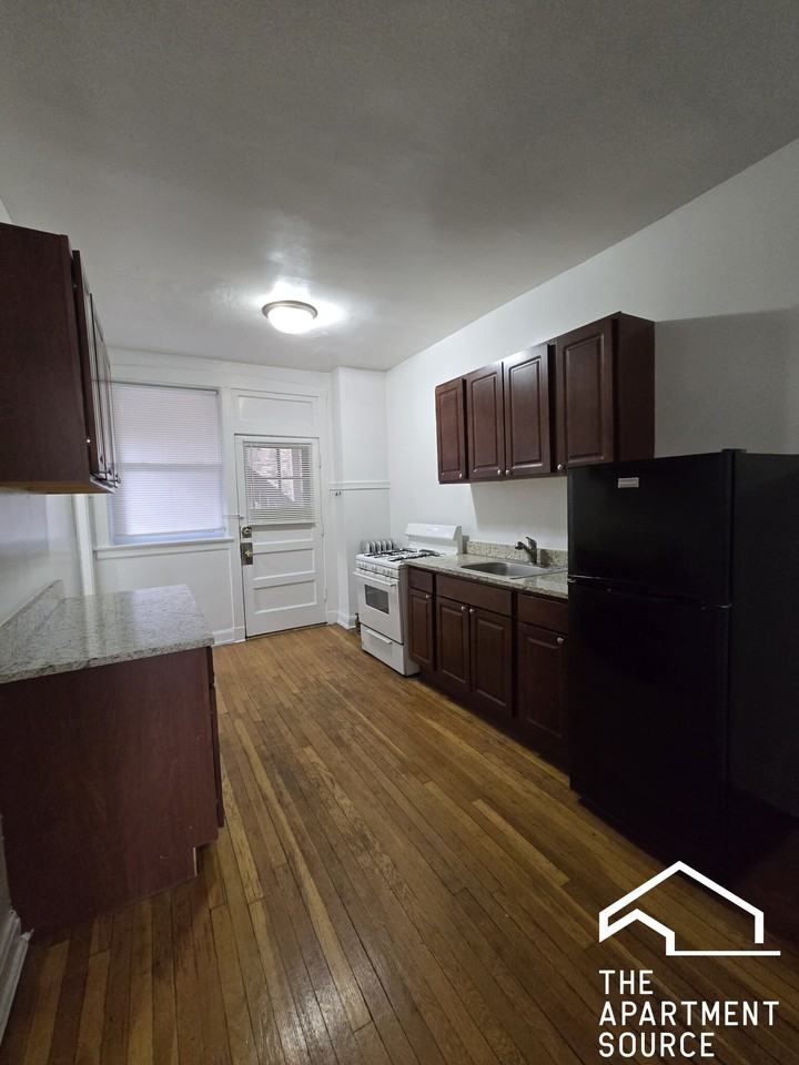 7735 N Sheridan Rd #2 - Photo 3 of 6