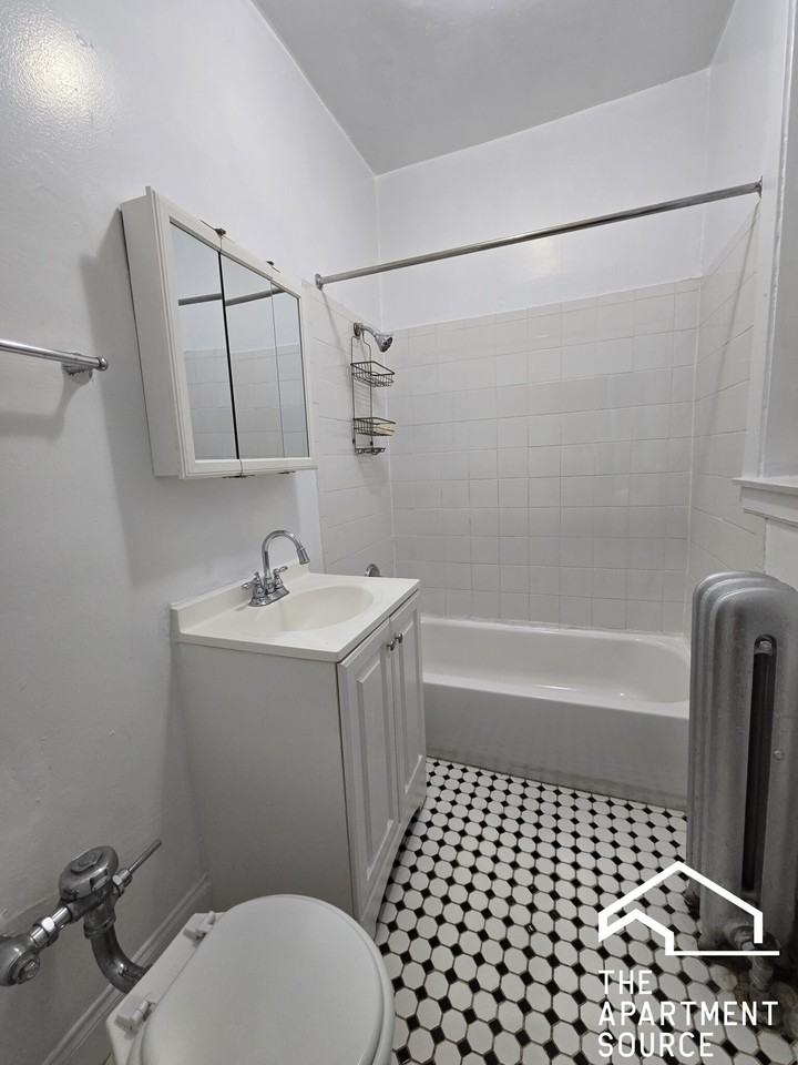 7735 N Sheridan Rd #2 - Photo 4 of 6