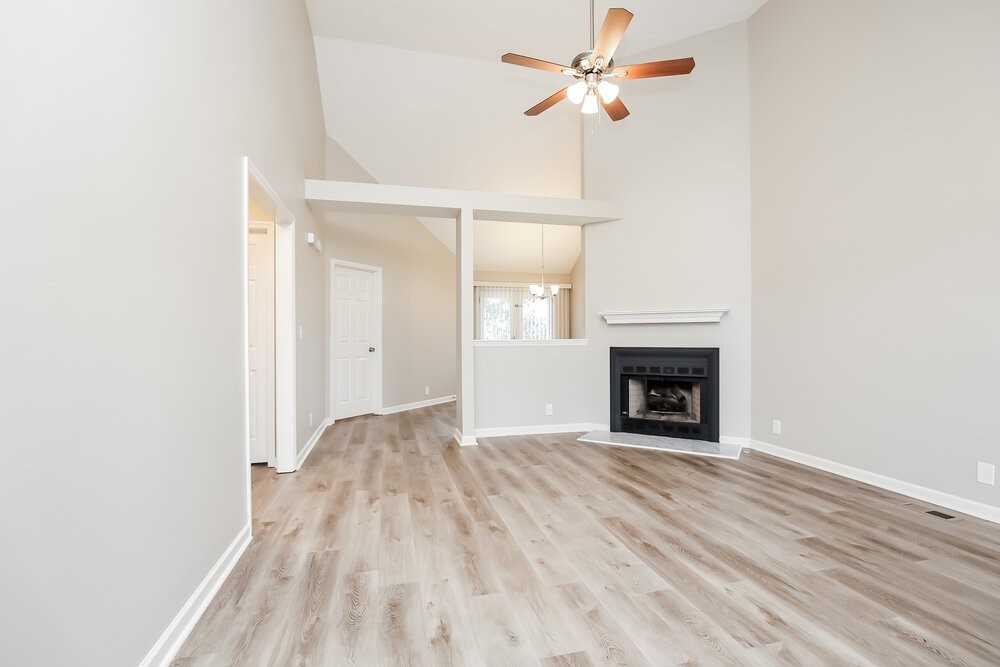 121 Cloverfield Ct - Photo 3 of 16