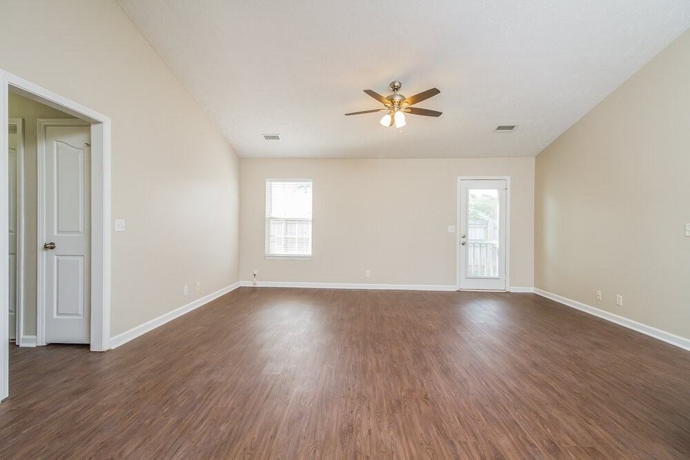 1147 Melvin Dr - Photo 2 of 16