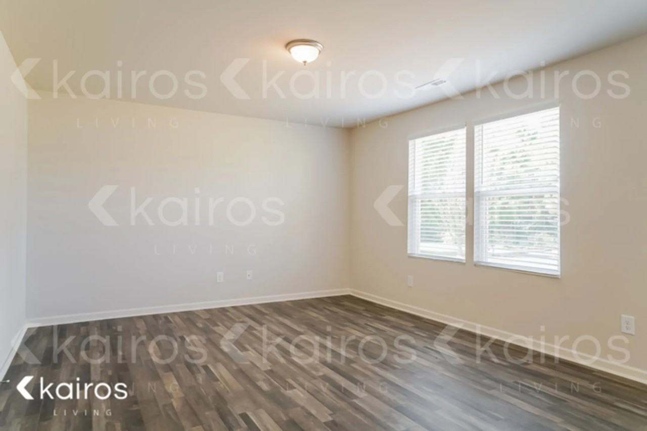 309 Chase Dr - Photo 2 of 15