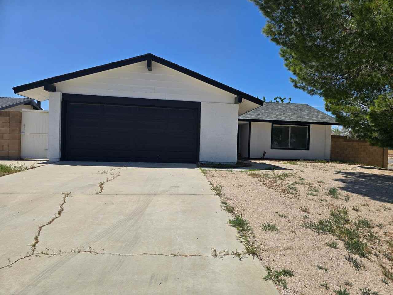 10621 Applewood Dr - Photo 2 of 18
