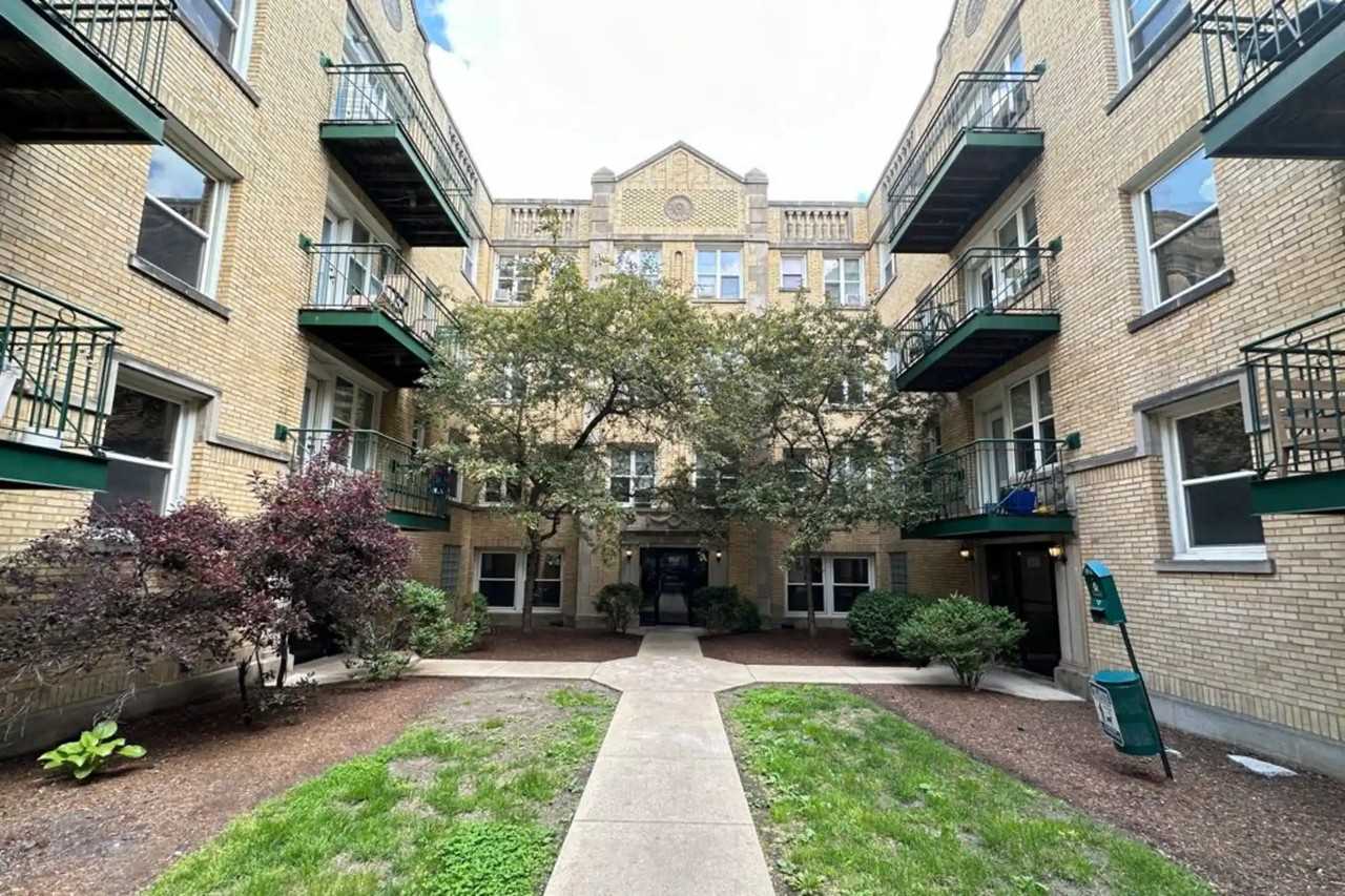 914 W Dakin St ##Unit