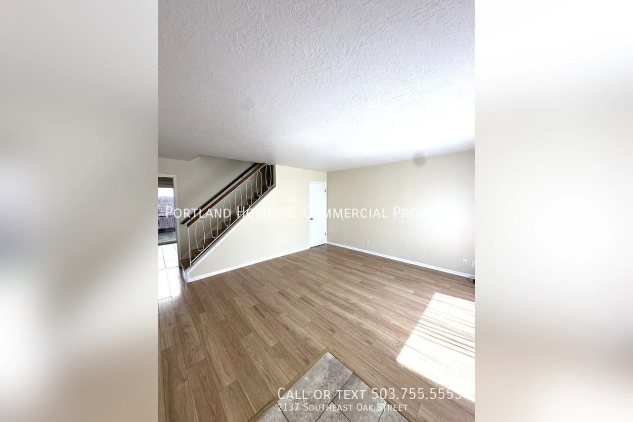 2137 Se Oak St - Photo 3 of 18