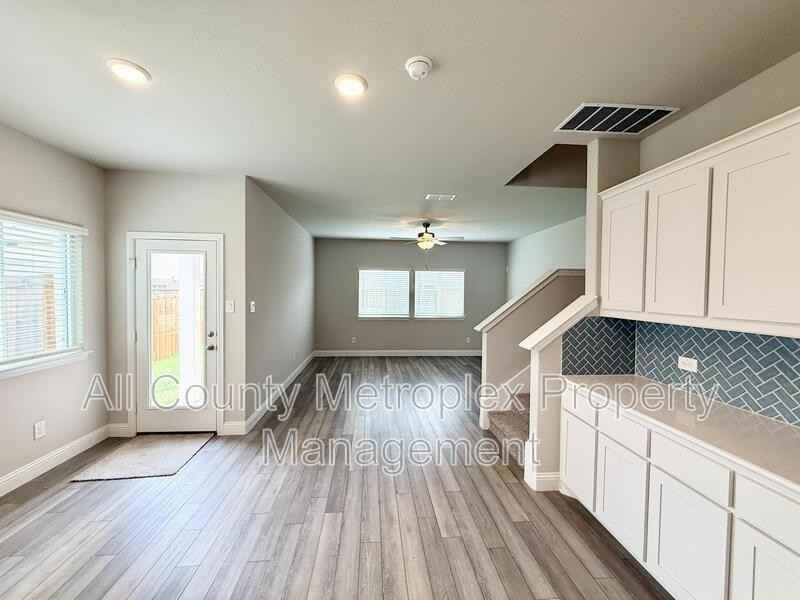 3113 Ethan Ln - Photo 3 of 10