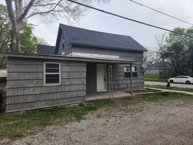 290 E 17th St - Photo 2 of 18