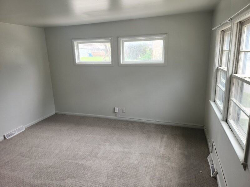 290 E 17th St - Photo 6 of 18