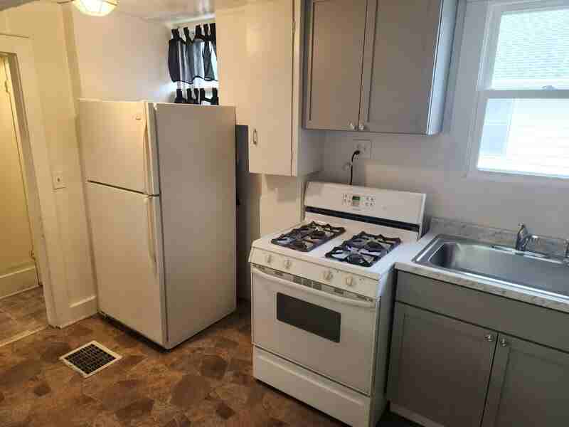 2220 E Walnut St #1 - Photo 3 of 34