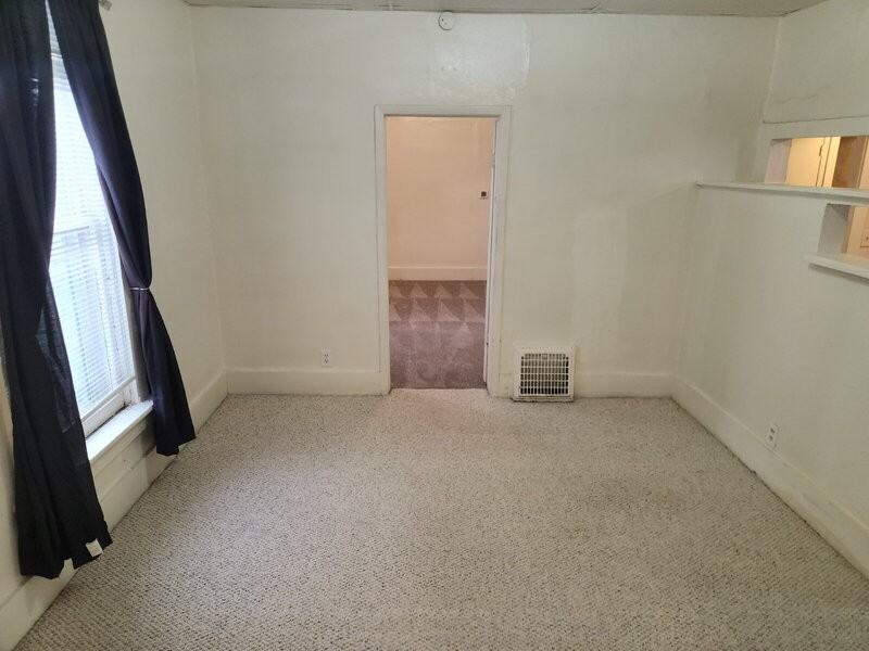 2220 E Walnut St #1 - Photo 4 of 34