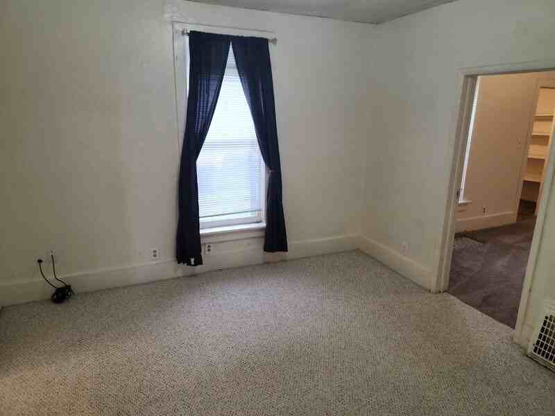 2220 E Walnut St #1 - Photo 5 of 34