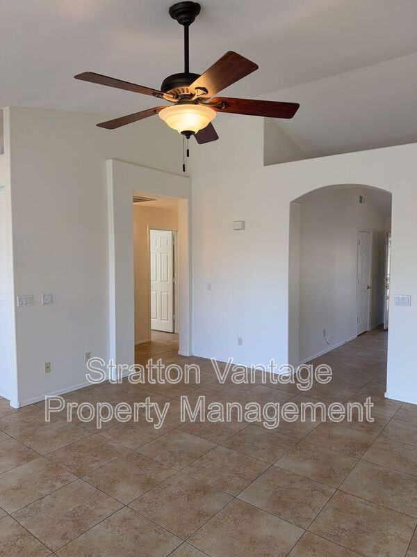 17613 N Kimberly Way - Photo 3 of 19