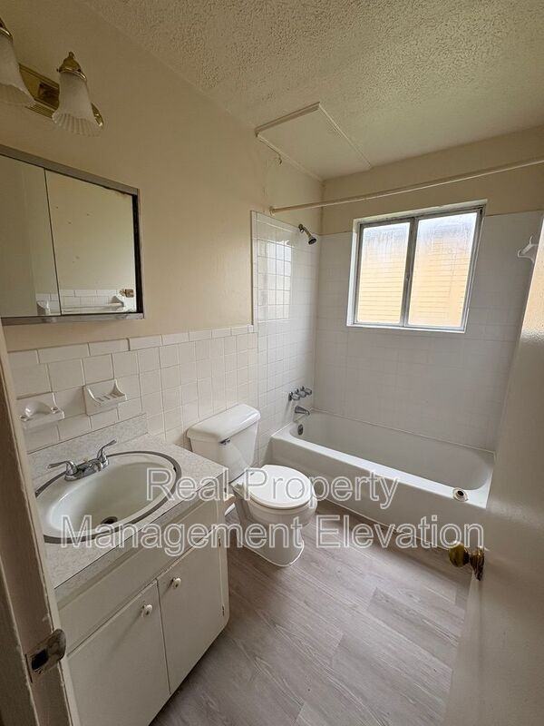 1114 Allen Dr - Photo 5 of 10