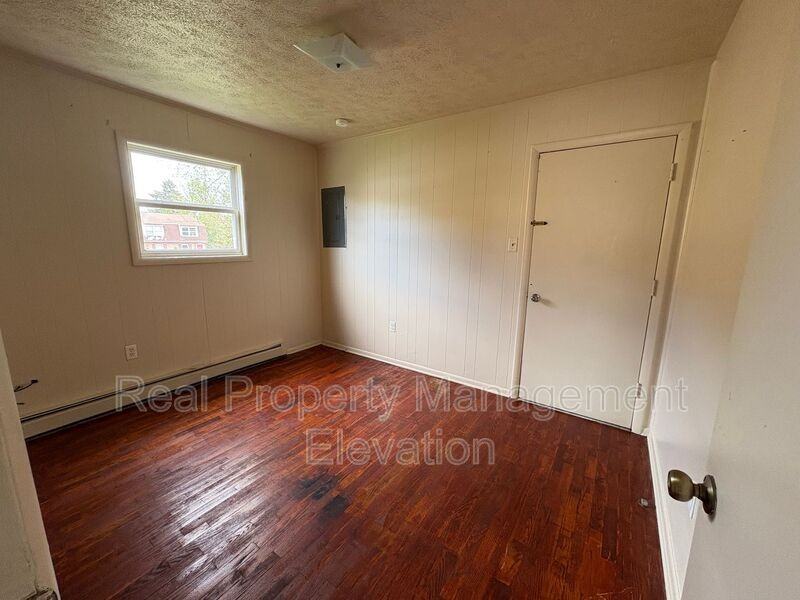 1114 Allen Dr - Photo 6 of 10