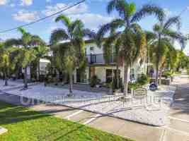 featured image of 1023 Locust St Ne #4