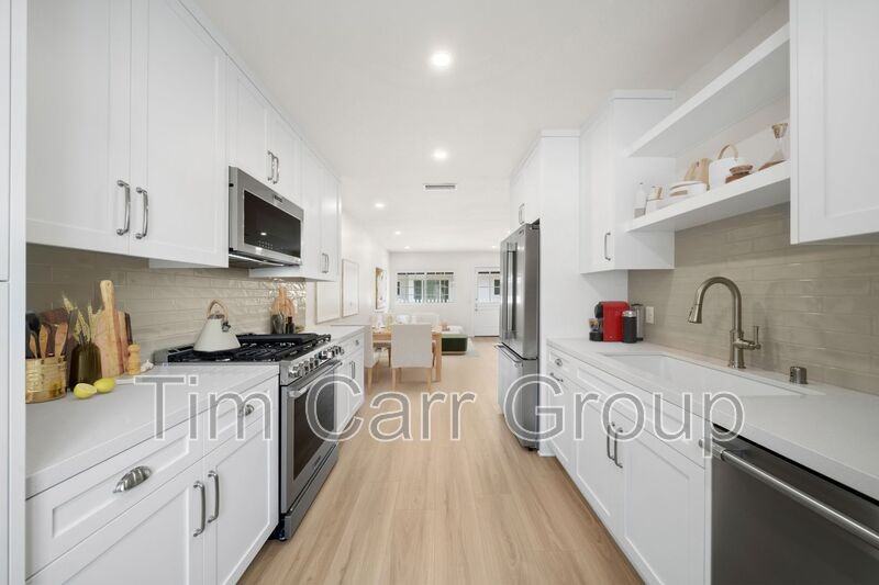 1801 Clay St - Photo 2 of 18