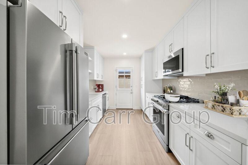 1803 Clay St - Photo 3 of 18