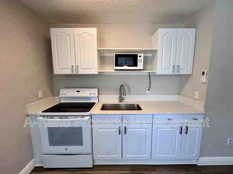 824 Washington Palm Loop #B - Photo 2 of 5