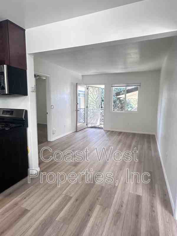 4566 Maryland St - Photo 3 of 17
