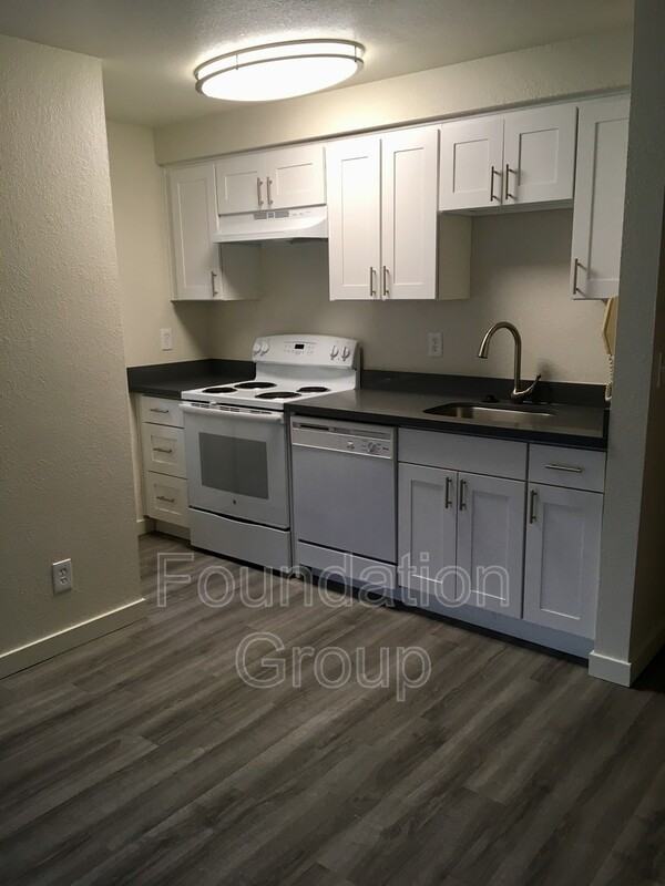 916 N 104th St #B301 - Photo 5 of 14